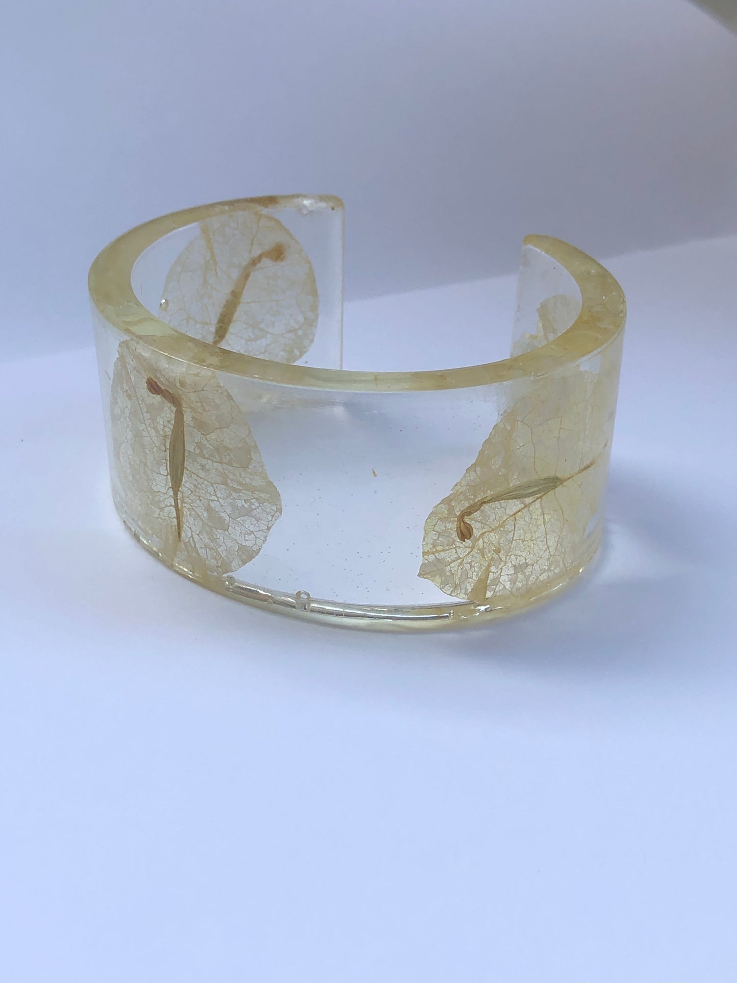 Brazalete de bugambilias blancas de Córdoba.