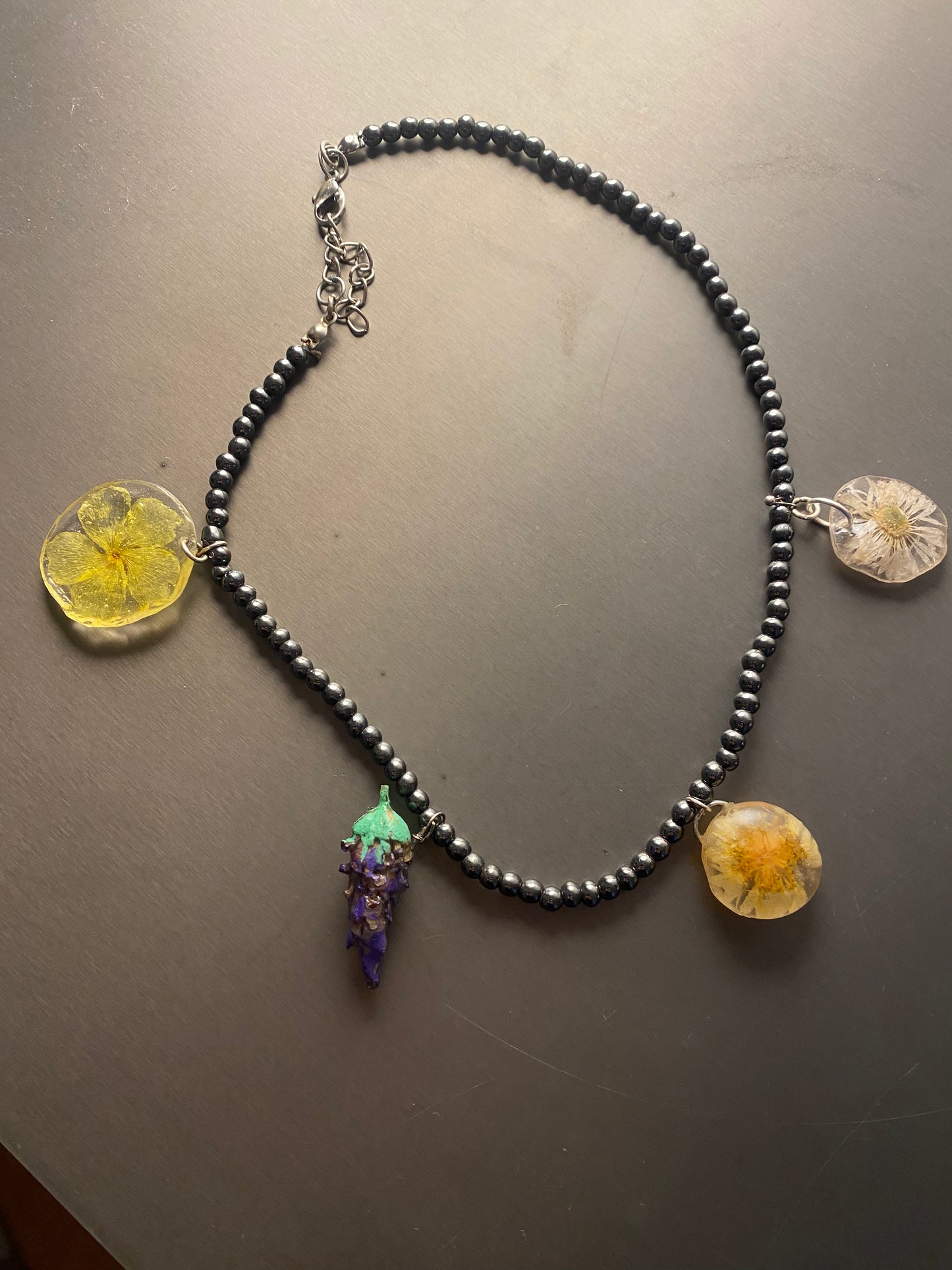 Gargantilla con flores