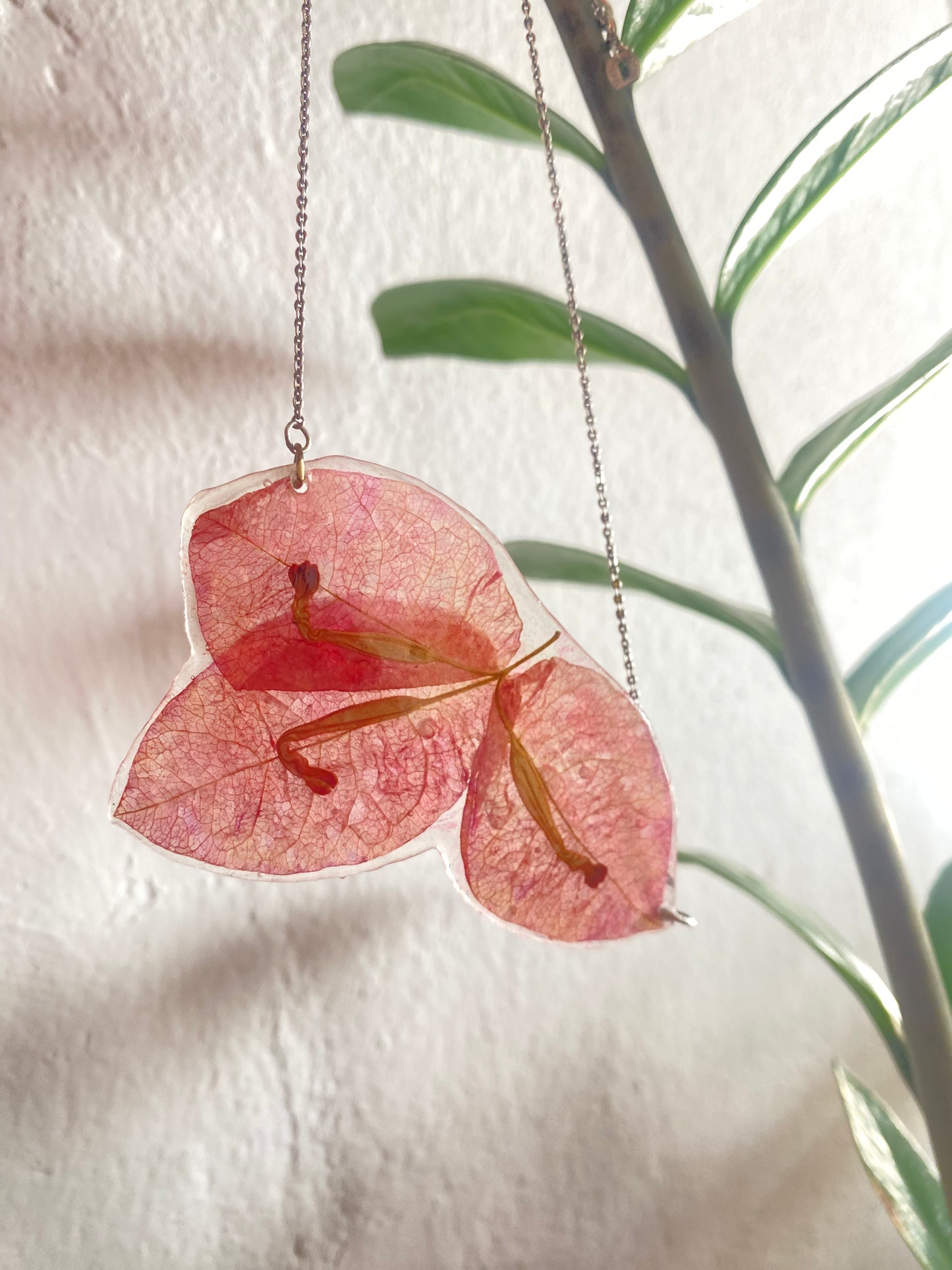Three-leaf bougainvillea necklace