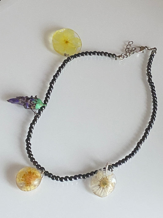 Gargantilla con flores