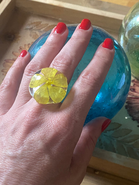 Anillo flor de trébol