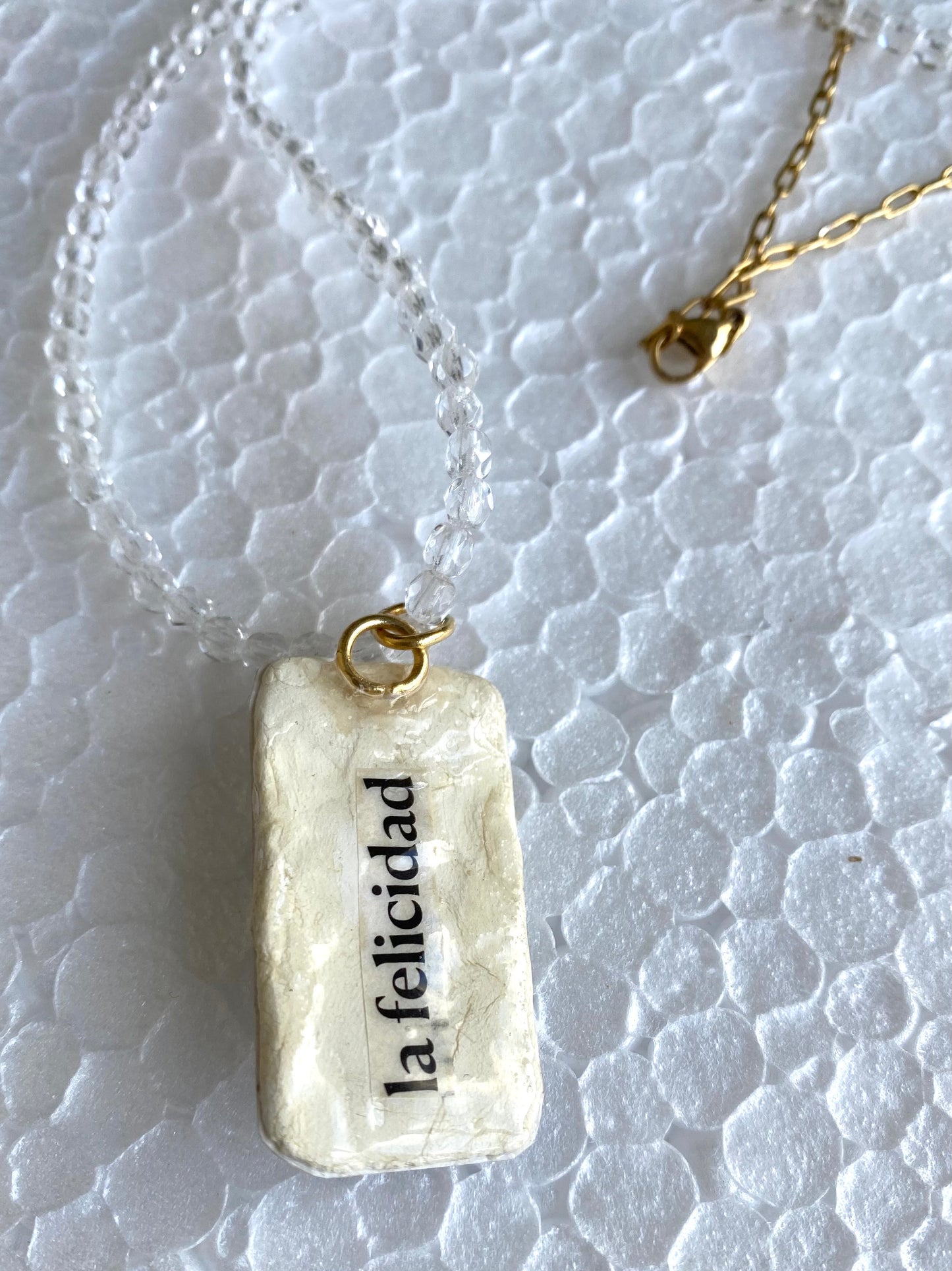 Necklace of crystals, happiness and daisies 