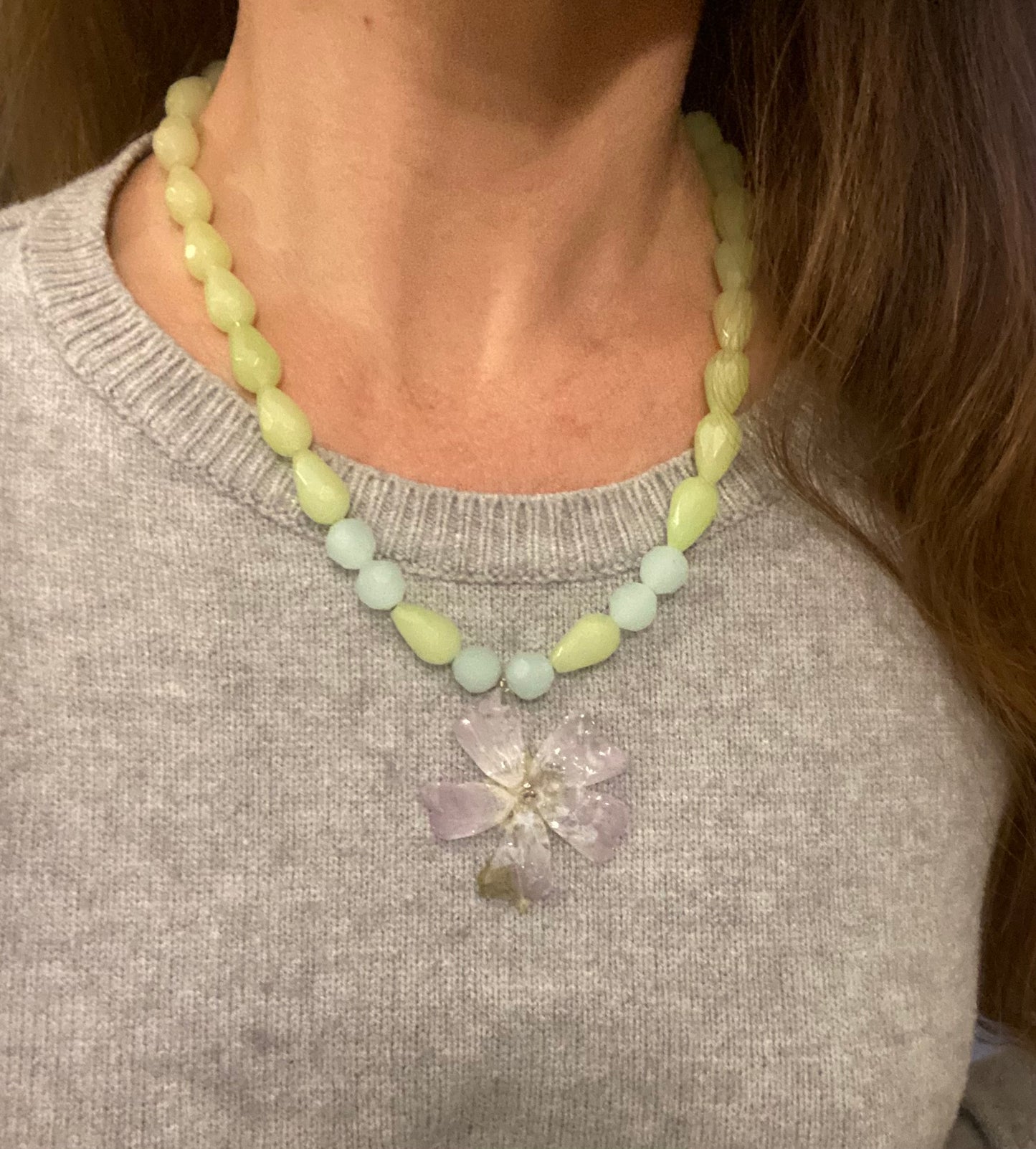 Collar flor de andalucía y cristales