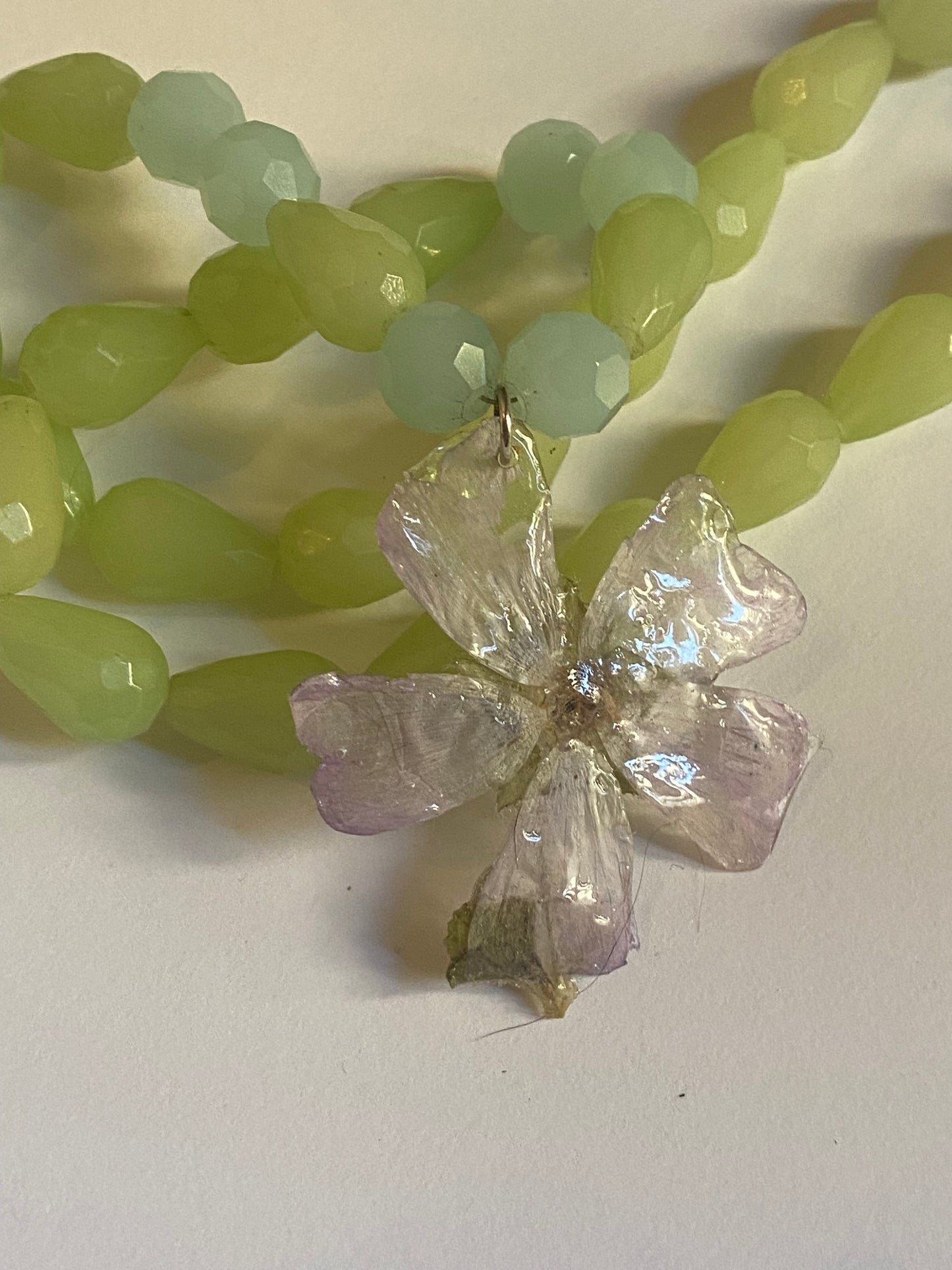 Collar flor de andalucía y cristales